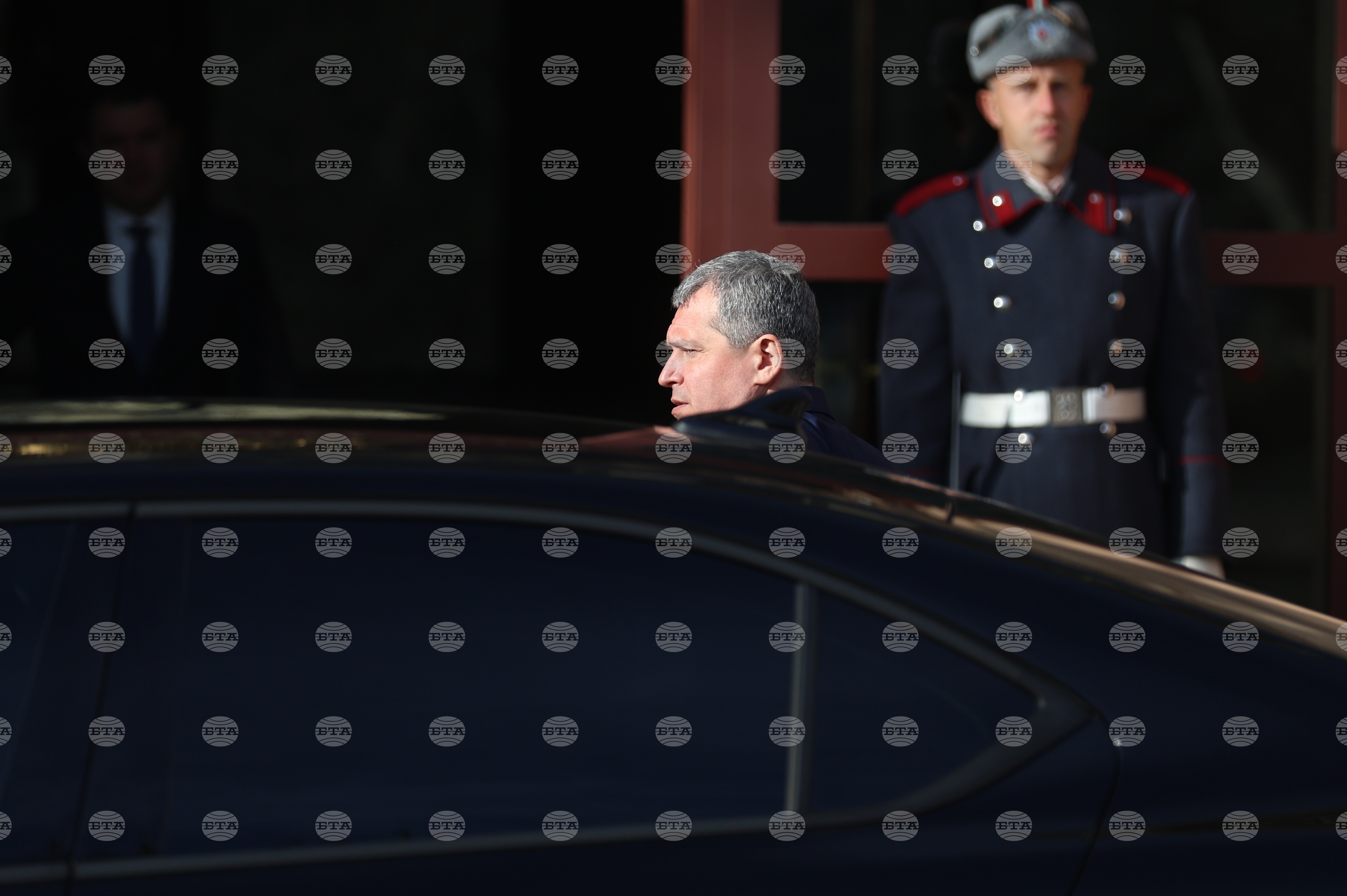 Представители на "Има такъв народ" пристигнаха на "Дондуков" 2 за консултации с президента Румен Радев