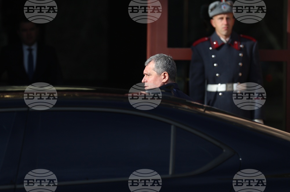 Представители на "Има такъв народ" пристигнаха на "Дондуков" 2 за консултации с президента Румен Радев