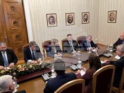 Президентство - „Има такъв народ" - консултации