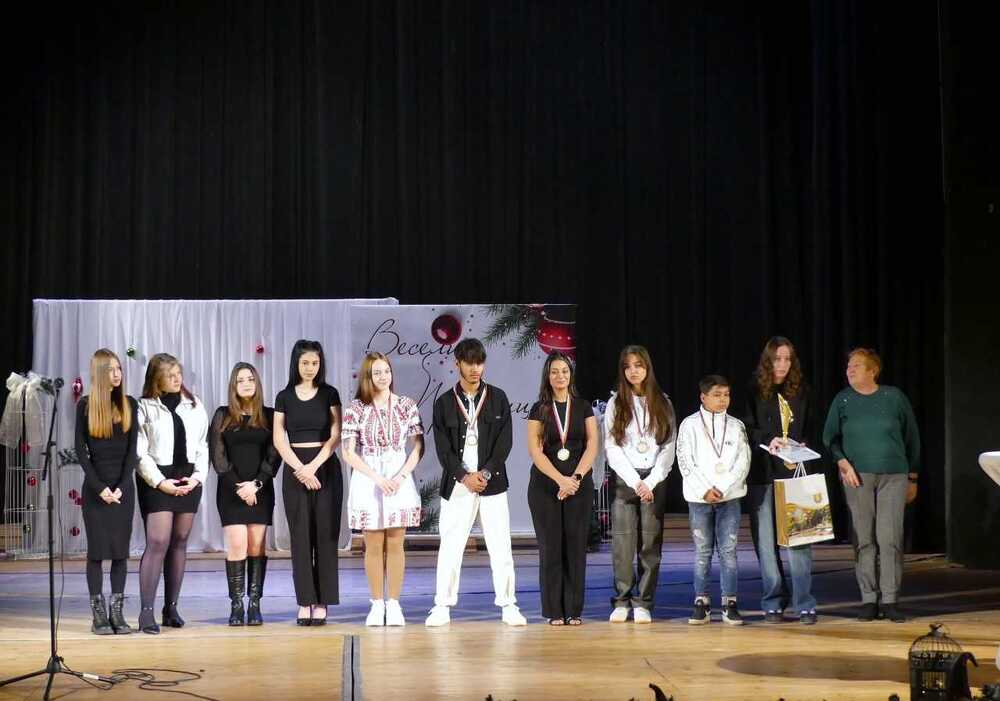 Нова Загора отличи най-изявените си ученици за 2025 година