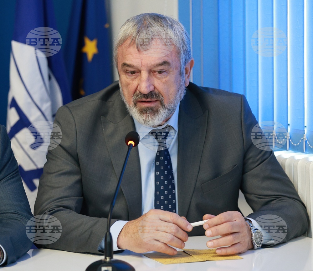 Около два милиона евро са необходими за превръщането на бившата Военна болница в Русе в административна сграда, каза областният управител 