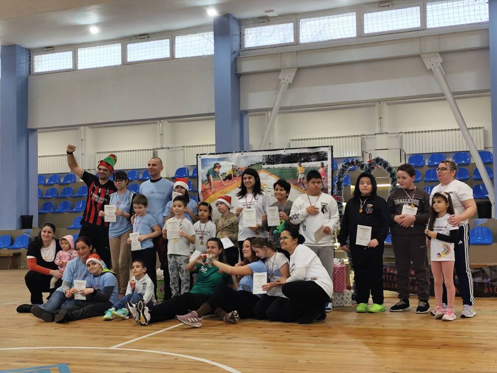 Сдружение "Родители на деца и възрастни с аутизъм - Русе": Русе и Свищов празнуваха заедно в спортна зала „Септември“