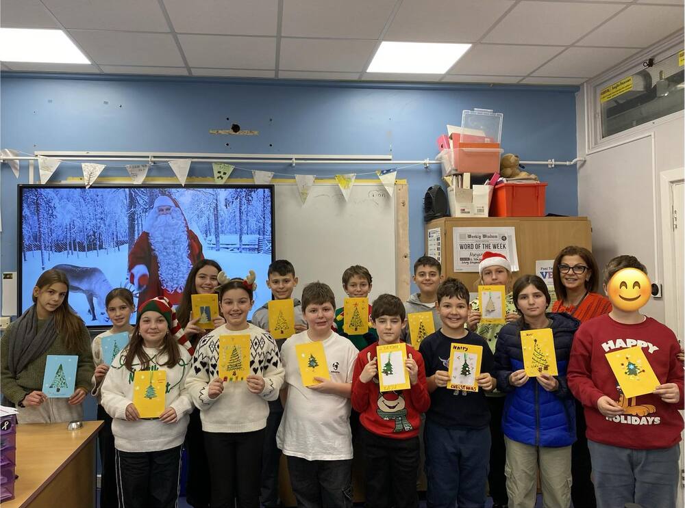Коледни картички изработваха четвъртокласници от Българското училище „Звънче“ в Сърбитън, Великобритания