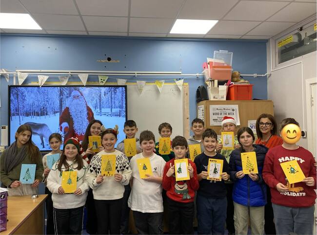 Коледни картички изработваха четвъртокласници от Българското училище „Звънче“ в Сърбитън, Великобритания