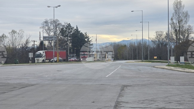 Ограничено е движението на моторни превозни средства над 12 тона през граничен преход „Кулата-Промахон"