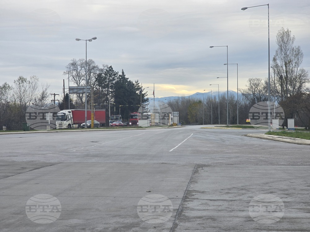 Ограничено е движението на моторни превозни средства над 12 тона през граничен преход „Кулата-Промахон"