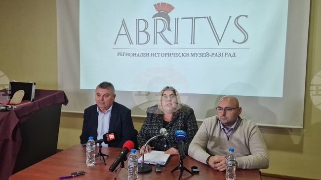Има данни, че още три артефакта, изчезнали при обир от Историческия музей в Разград, са в Западна Европа, каза окръжният прокурор на града