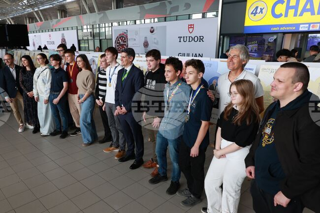 От летището в София започва пътят на изложбата, представяща български олимпийци по природни науки за 2025 г., каза Вълкан Горанов