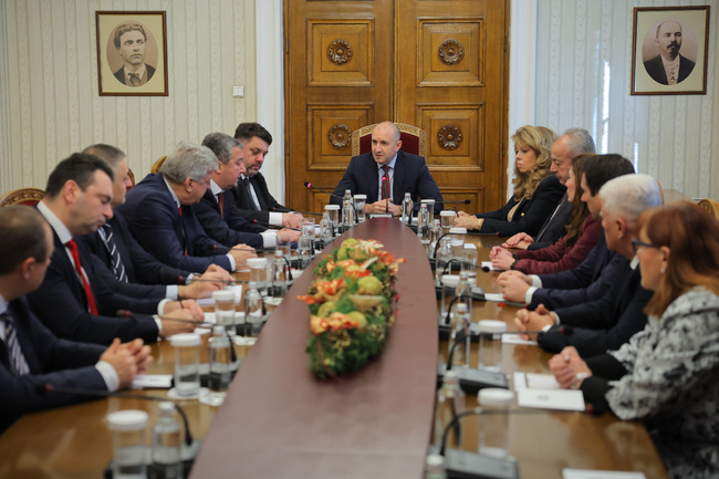 Президентът проведе консултации с представители на „БСП – Обединена левица“