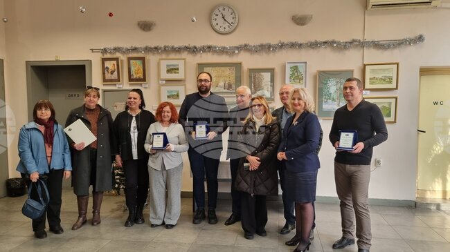 Съюзът на българските журналисти в Пловдив връчи благодарствени плакети по повод именуването на площад „Журналист“