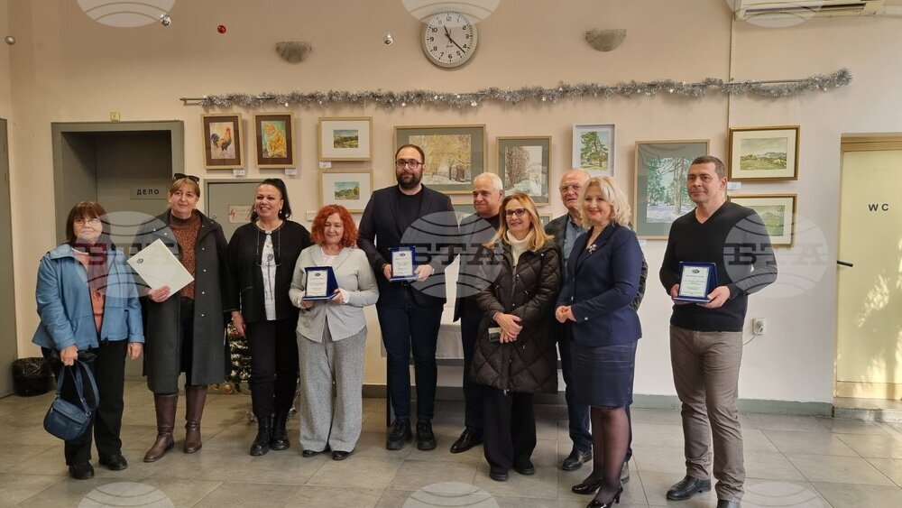 Съюзът на българските журналисти в Пловдив връчи благодарствени плакети по повод именуването на площад „Журналист“
