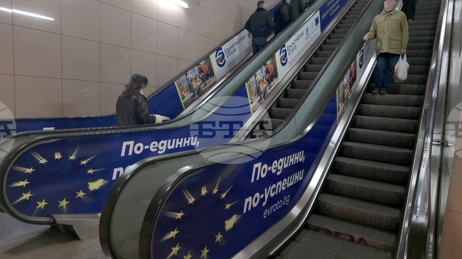 Полицията е спасила мъж, скочил на релсите на метростанция "Мусагеница", временно е било спряно движението на метрото