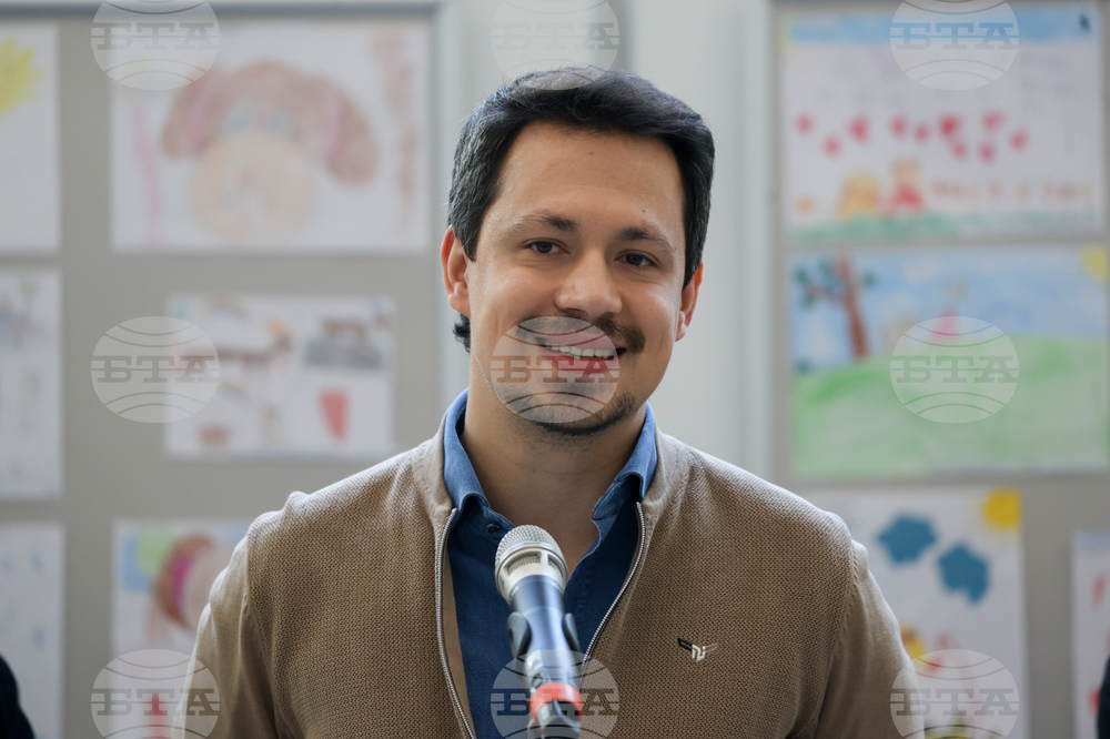 Народно събрание  - „Моето приятелство с куче“ - изложба - откриване - Дойчин Неновски