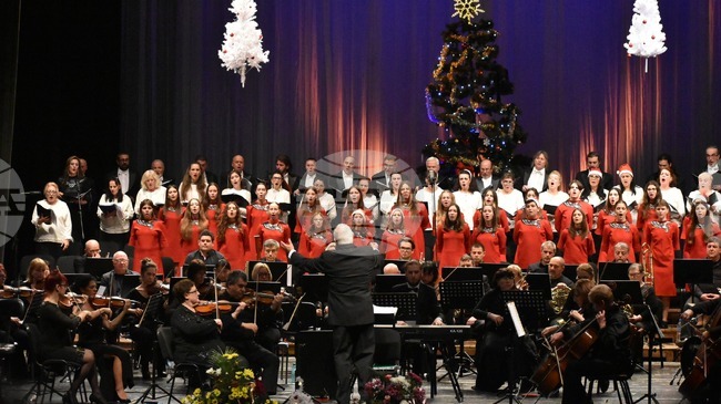 Йордан Дафов ще дирижира тържествения коледен концерт на Бургаската държавна опера