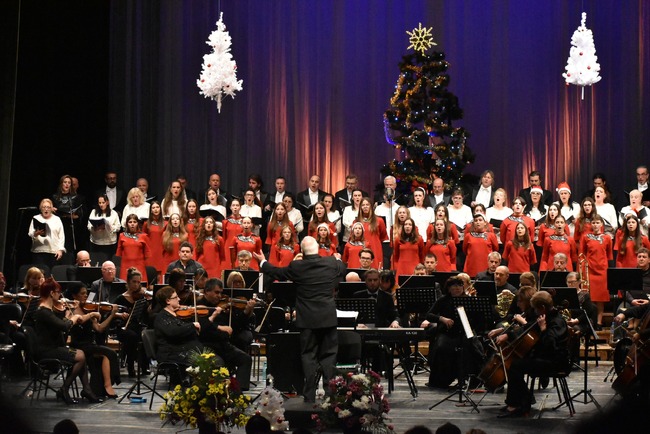 Йордан Дафов ще дирижира тържествения коледен концерт на Бургаската държавна опера