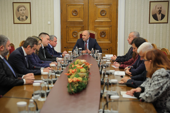 Президентът проведе консултации с парламентарната група на „Има такъв народ“ 