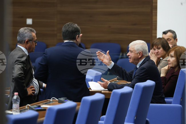 Парламентът обсъжда и на второ четене т.нар. удължителен закон за бюджета