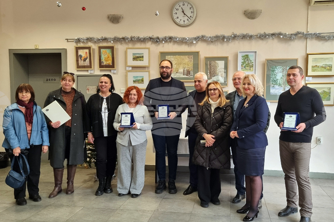 Пловдив - плакети - връчване - площад "Журналист "