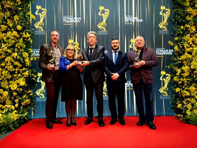 Новопостроената сграда на Центъра за компетентност „Clean&Circle“ бе удостоена с наградата „СГРАДА НА ГОДИНАТА- 2025“ в категорията „ЗЕЛЕНИ СГРАДИ“ – НАУКА