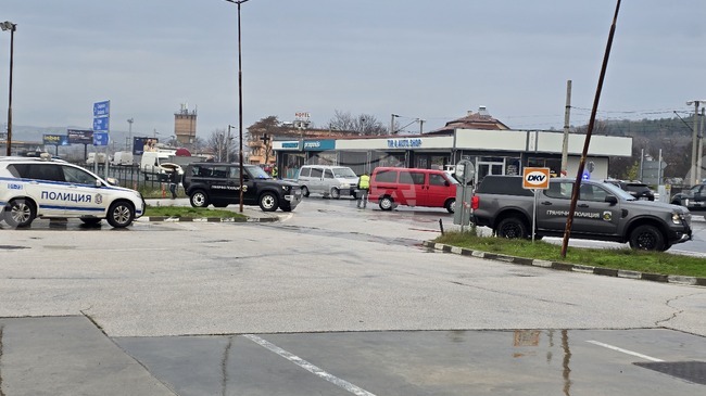 Движението на граничния преход „Кулата – Промахон“ е ограничено за всички моторни превозни средства