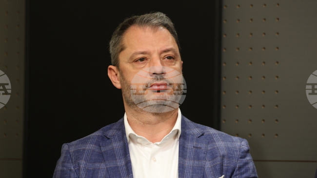 Амбицията за по-високи доходи и инвестиции над възможностите на бюджета доведе до кризата, заяви Делян Добрев