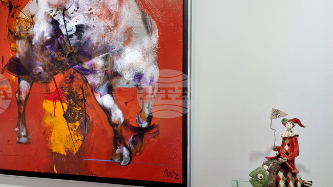 Мотото „Свободата няма посока“ обединява 30 български художници в празнична изложба във варненската галерия „Ларго“