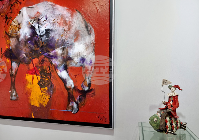 Мотото „Свободата няма посока“ обединява 30 български художници в празнична изложба във варненската галерия „Ларго“