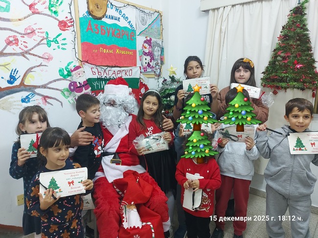 Дядо Коледа посети децата в Българското неделно училище „Азбукарче“ в Полис Хрисохус, Кипър