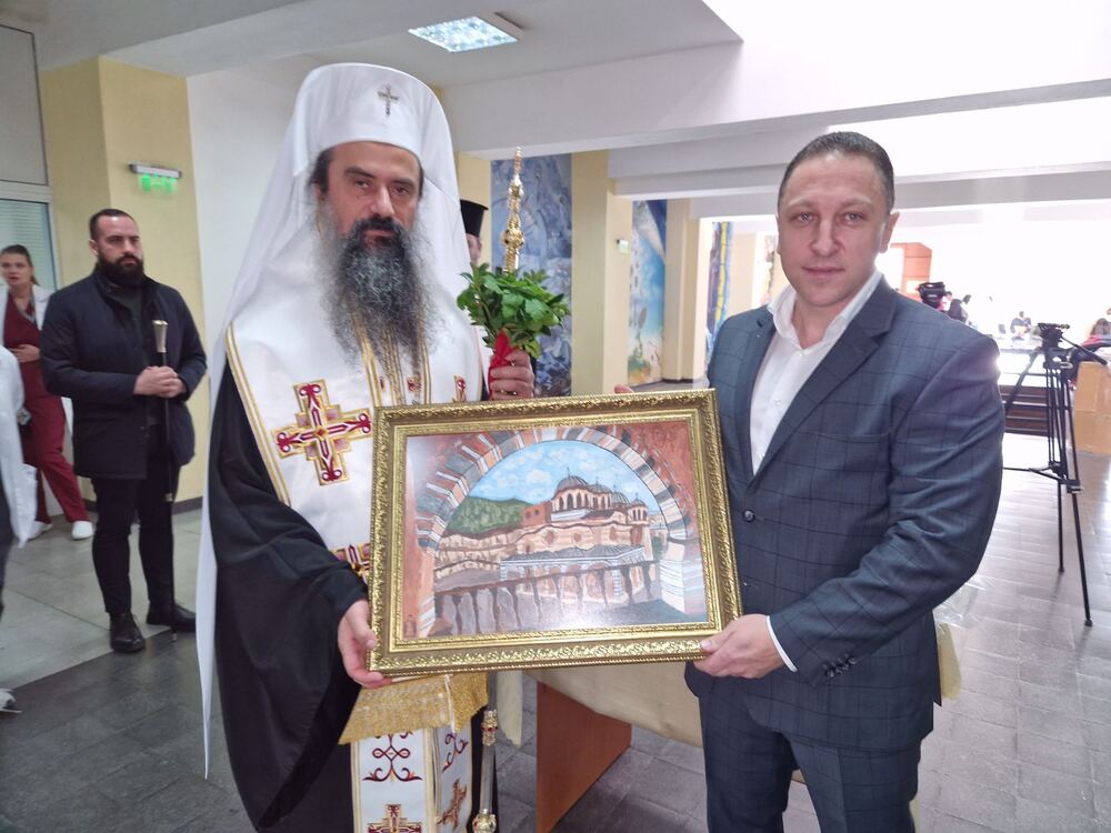 Патриарх Даниил връчи дарение от името на БПЦ за детското УНГ отделение на ИСУЛ