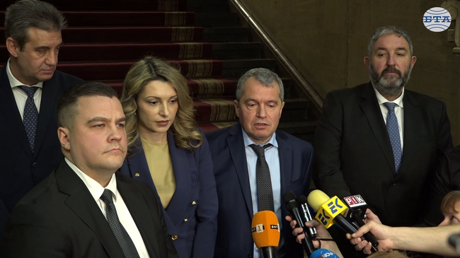 Изключително вредно е преди избори да се правят промени в Изборния кодекс, защото партиите дърпат към себе си, заяви Тошко Йорданов от "Има такъв народ"