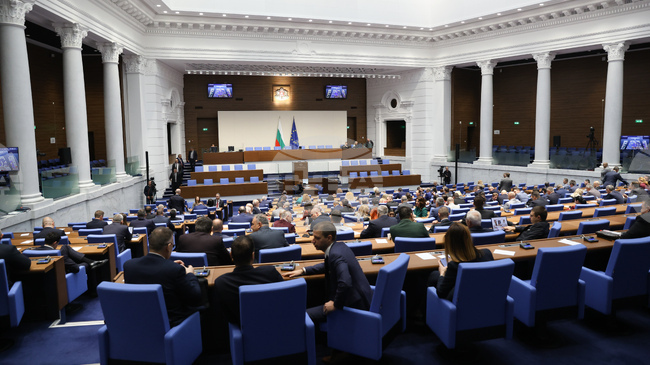 Парламентът осъди в декларация акта на насилие от омраза срещу доайена на българската общност в Република Северна Македония Владимир Перев
