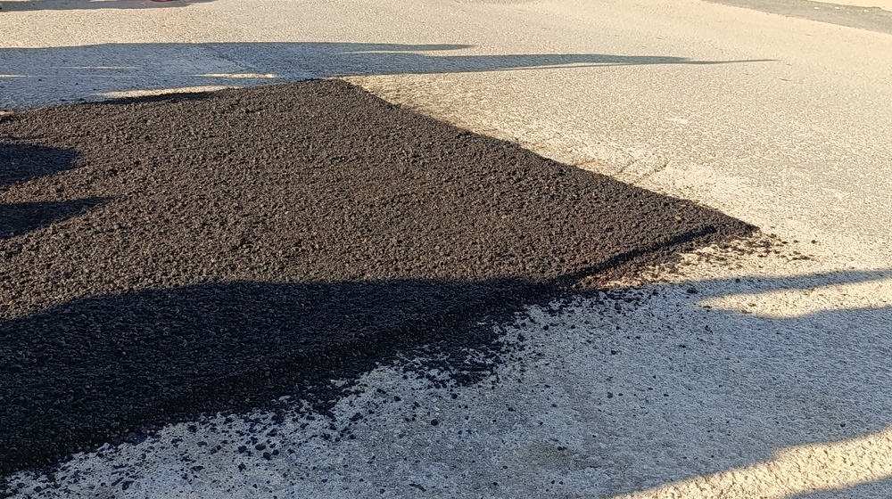 Община Шумен демонстрира високоякостен модификатор за студена смес за запълване на улични дупки