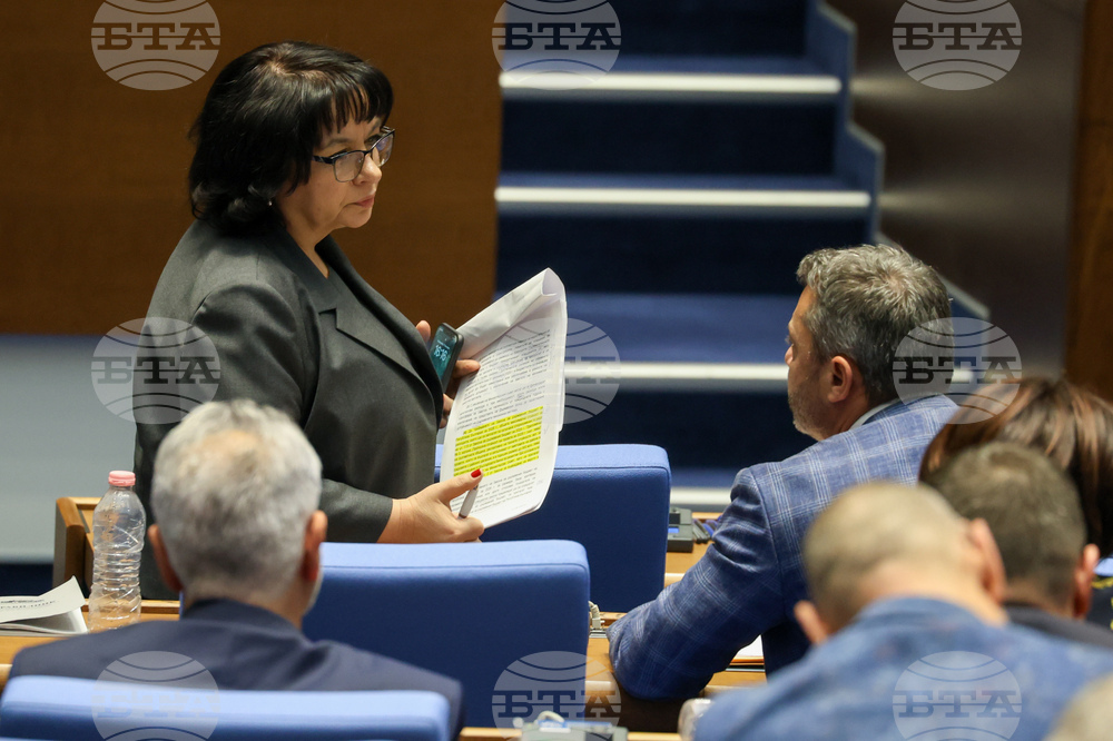 Парламентът прие на второ четене удължителния закон на бюджета с индексация на бюджетните заплати с годишната инфлация към 31 декември 2025 година