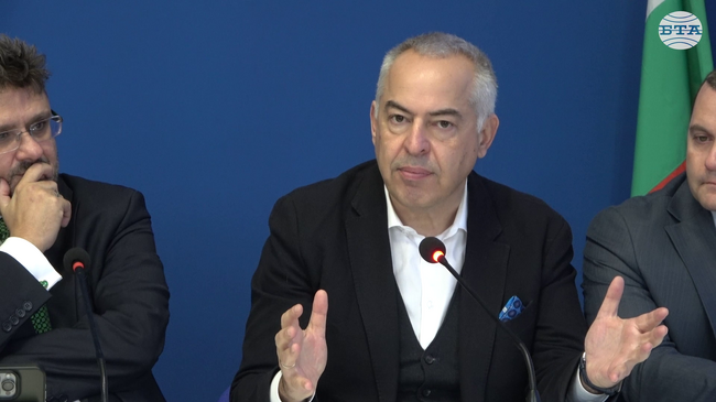 Разговорът за България и любовта към нея не е само да се похвалим, но и да разберем кое не върви и кое можем да поправим, каза журналистът Бойко Василев