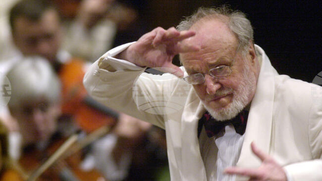 Не искам да ме наричат „чудо“, чудото е музиката, казва диригентът Курт Мазур, от чиято кончина се навършват 10 години