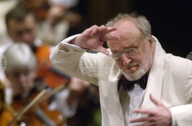Не искам да ме наричат „чудо“, чудото е музиката, казва диригентът Курт Мазур, от чиято кончина се навършват 10 години