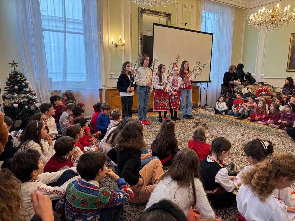 Ученици от предучилищните групи до осми клас участваха в коледния концерт на Българското училище „Иван Станчов” в Лондон