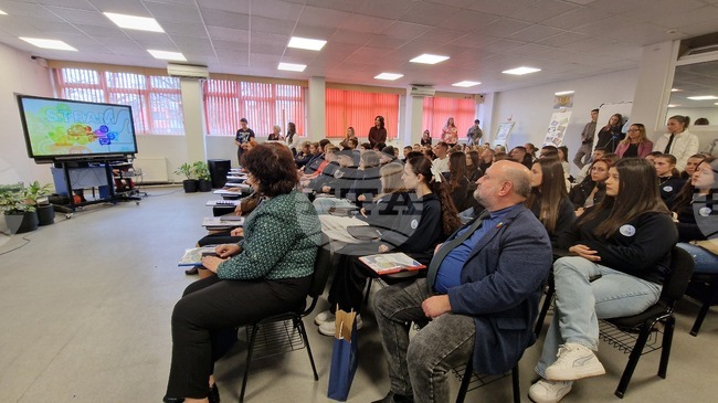 Център за високи постижения и СТЕМ център бяха открити в Професионална гимназия по техника и строителство „Арх. Йордан Миланов“ в Перник