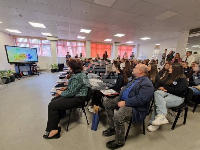 Център за високи постижения и СТЕМ център бяха открити в Професионална гимназия по техника и строителство „Арх. Йордан Миланов“ в Перник