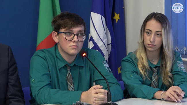 Трябва да взимаме пример от историята за изграждането на здраво и сигурно бъдеще, казаха ученици от СУ „Христо Ботев“ в Русе
