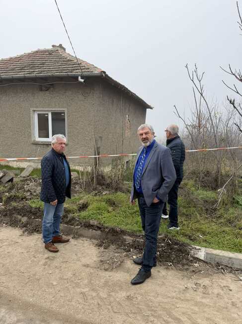 ОА Русе: Спукана тръба доведе до пропадане на главната улица в село Екзарх Йосиф