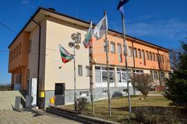 Село Полето - изглед - кметство