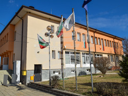 Село Полето - изглед - кметство