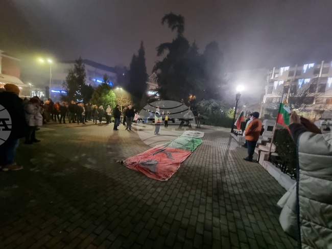 Протестна акция срещу въвеждане на еврото в България и неприемане на бюджета организира движение "Обединение-29" във Велико Търново