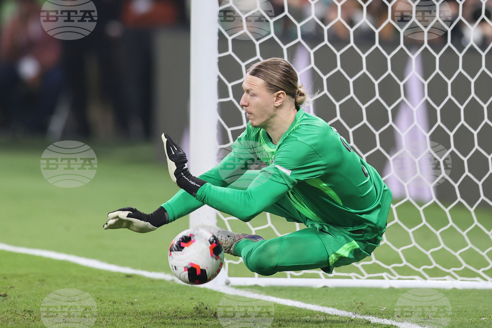 Вратарят на Пари Сен Жермен Матвей Сафонов ще пропусне между три и четири седмици заради счупване на ръката