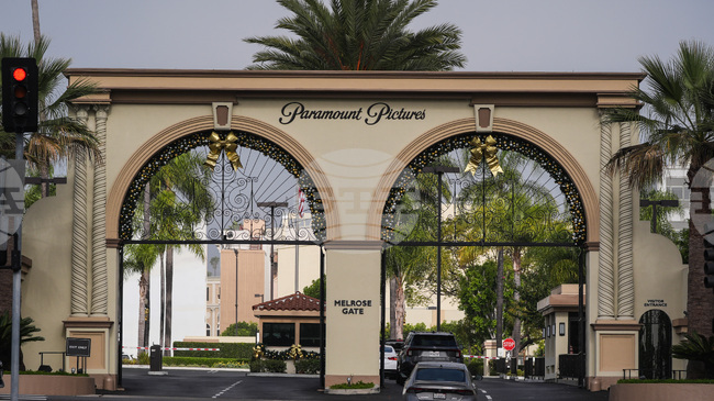 "Уорнър Брос“ отхвърли подобрената оферта за придобиване от „Парамаунт“ и потвърди предпочитанието си към „Нетфликс“ 