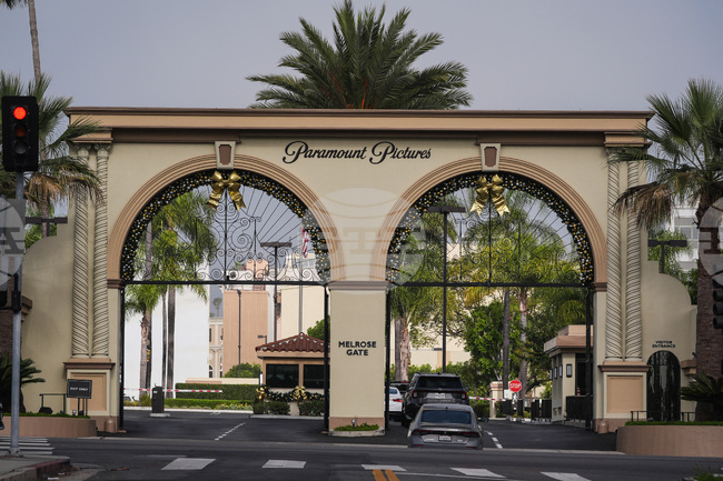 "Уорнър Брос“ отхвърли подобрената оферта за придобиване от „Парамаунт“ и потвърди предпочитанието си към „Нетфликс“ 