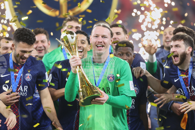 Бившият защитник на ПСЖ Рош: „Сафонов заслужава място в стартовия състав за няколко седмици напред“