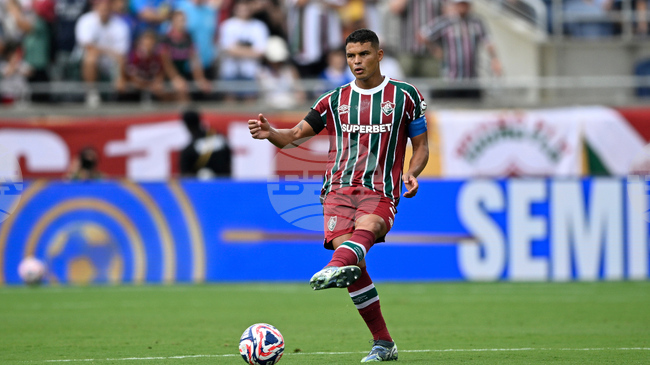 Милан има интерес към бившия си играч Тиаго Силва