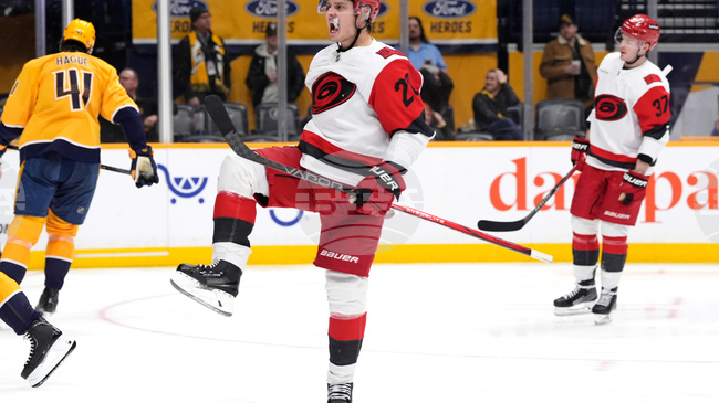 Каролина постигна пета поредна победа в Националната хокейна лига